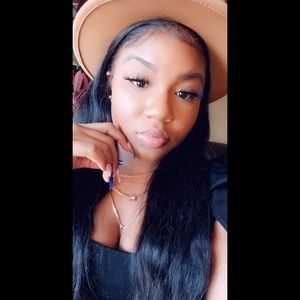 Meet your Posher, Alexis